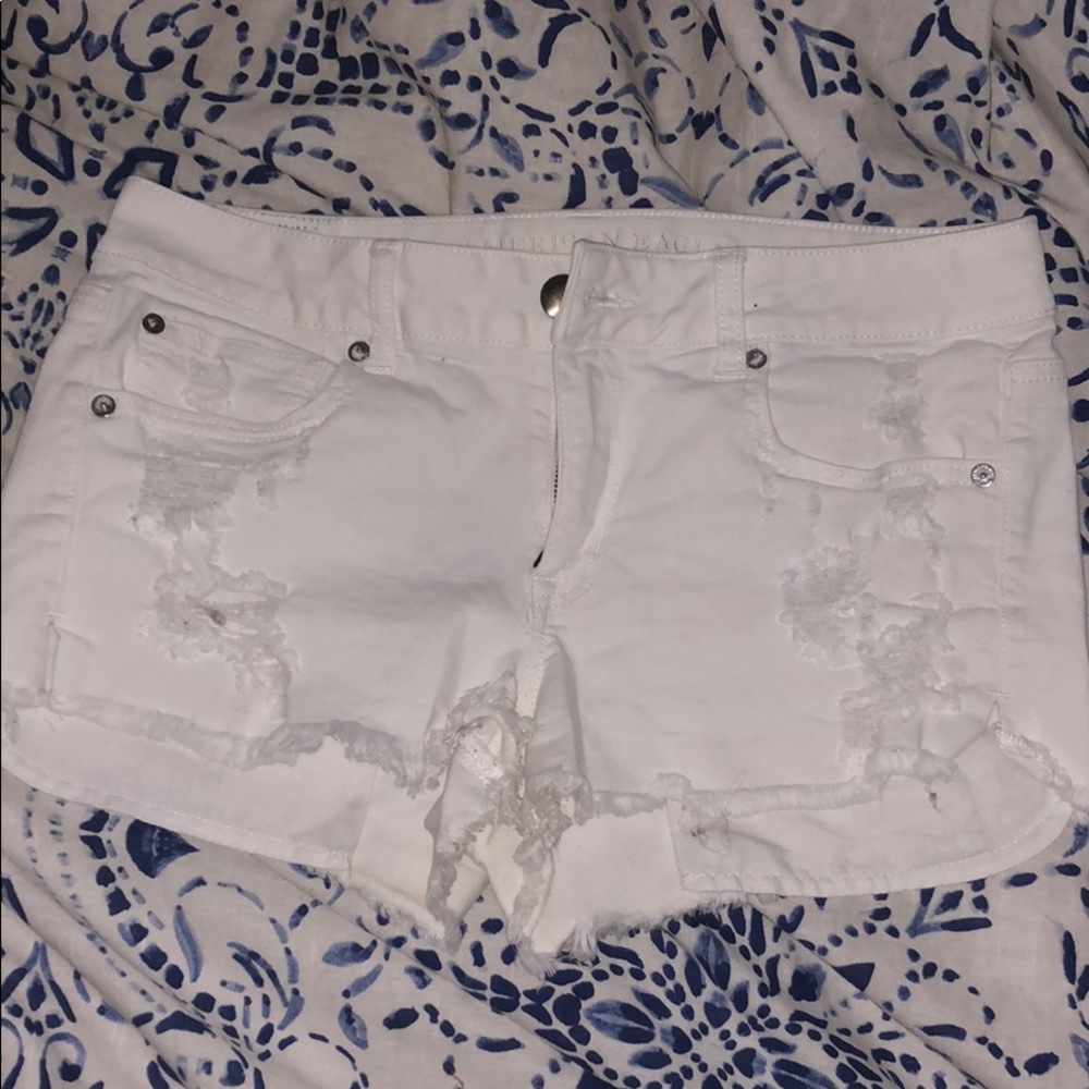 White american eagle shorts
